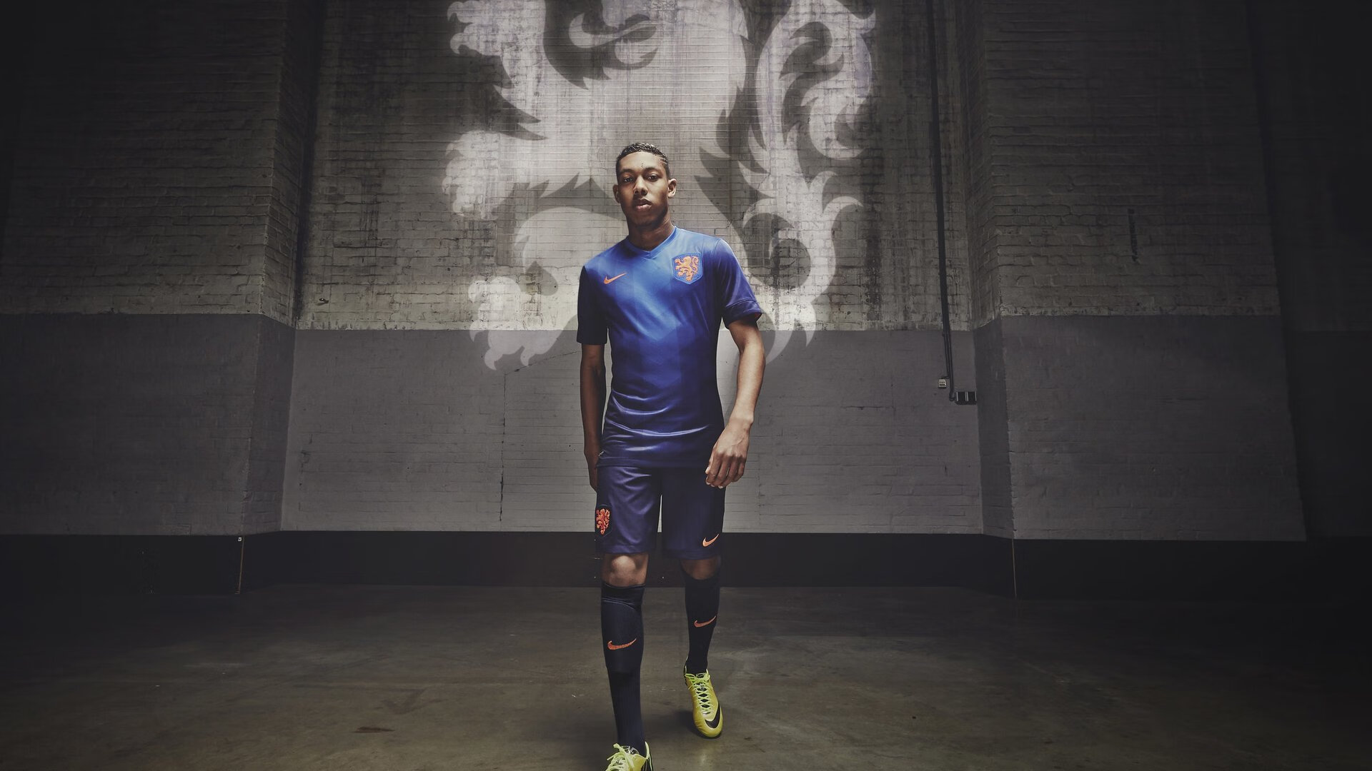 全黑队无情防守，保持比赛的高压节奏