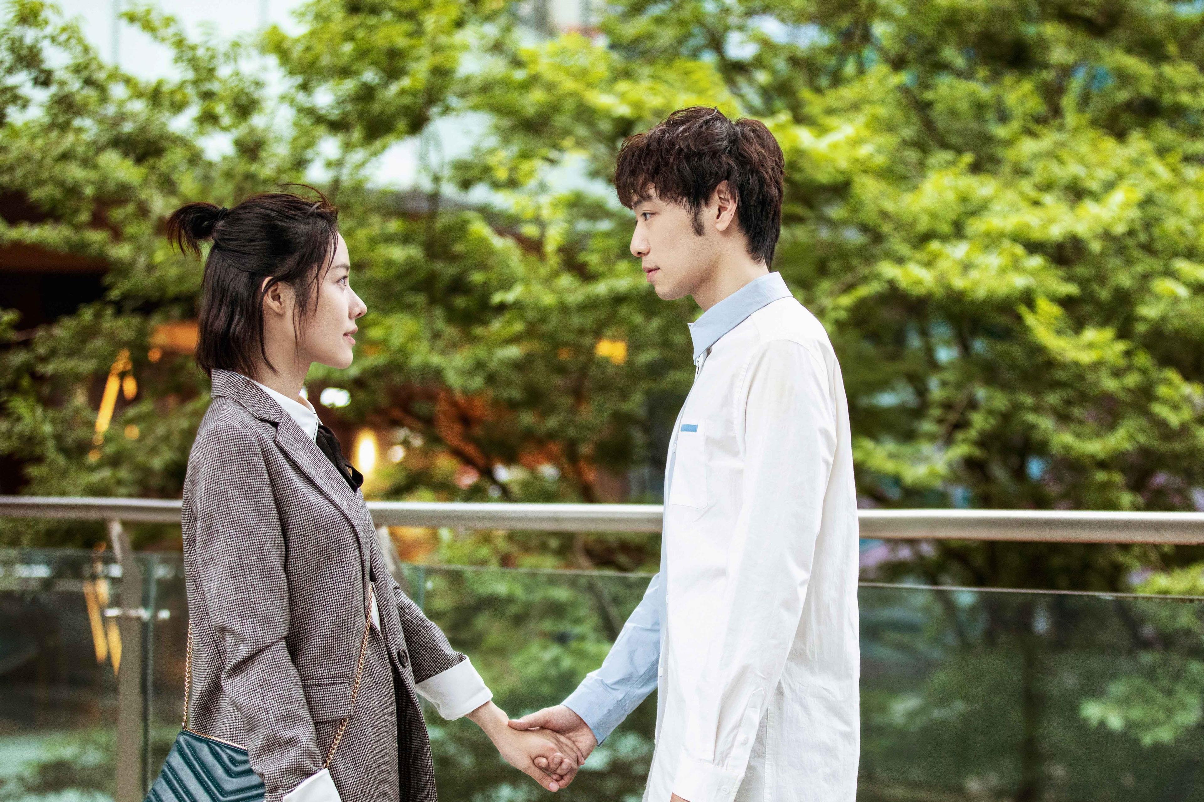 九游官网下载电脑版-_夜色彩跑：在灯光中点亮运动热情_，色彩夜景