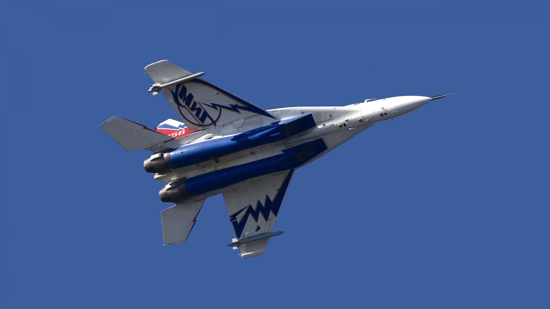 九游网页版官网-“英超争冠组厮杀激烈，悬念持续升温”，英超冠军联赛赛程